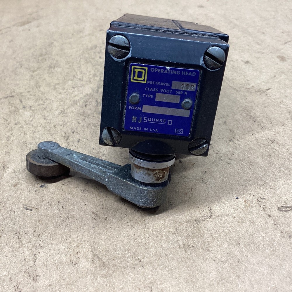Square D 9007AEQ2724 Limit Switch Class 9007 Series A. #817I136
