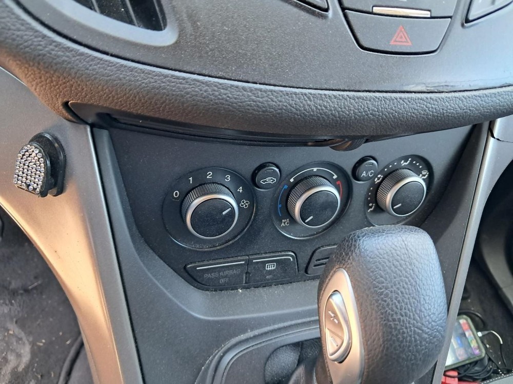 ESCAPE 2015 Glove Box 4749412