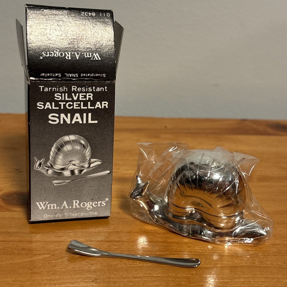 Wm. A. Rogers. Oneida Silversmiths Tarnish Resistant Silver Salt Cellar Snail