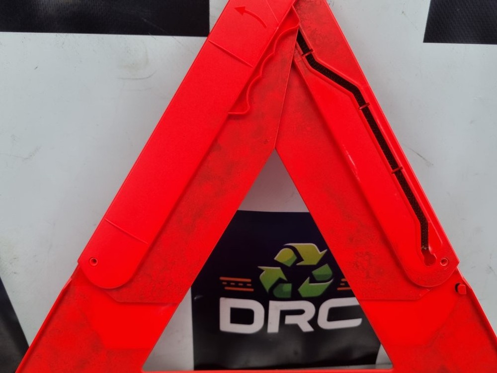 AUDI A4 B7 2004-2008 HAZARD WARNING BRAKE DOWN EMERGENCY TRIANGLE