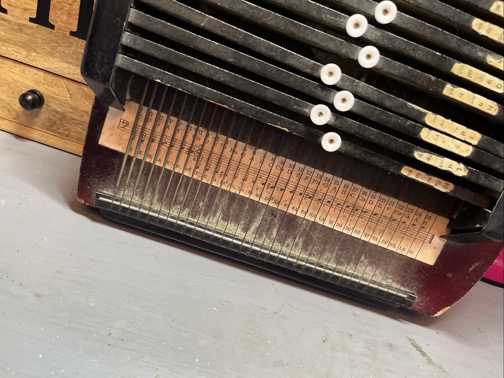 Antique Auto Harp ,very rare.
