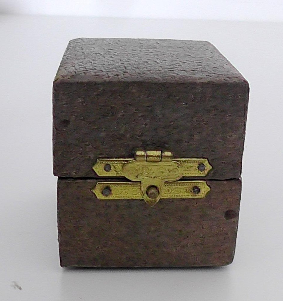 Boxed Pair of Solid Silver Napkin Ring dates 1902