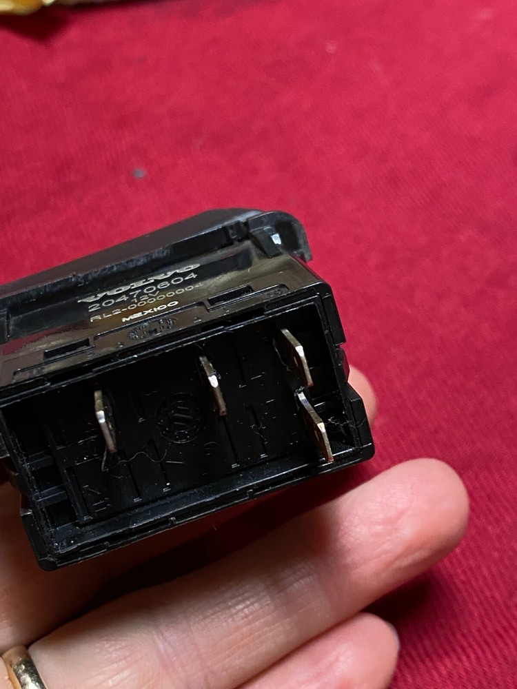 VOLVO OEM Differential Lock SWITCH, 20470604
