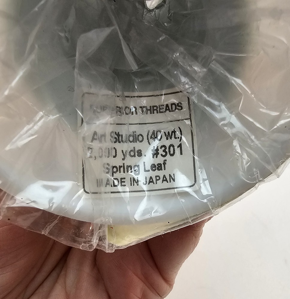 Superior Threads Art Studio Colors Trilobal Polyester 2000yds Spring Leaf #301