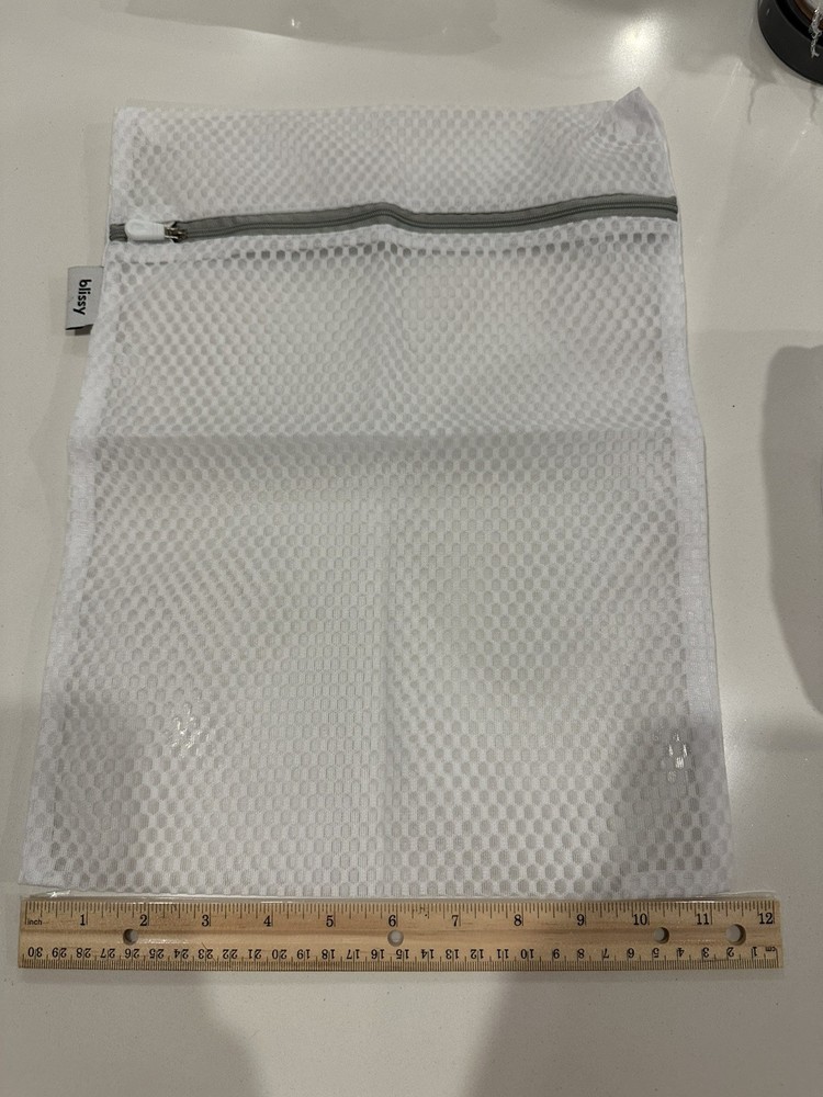 4 quantity BLISSY White Mesh Laundry Bags x2: Rectangular & Cylindrical. NEW.