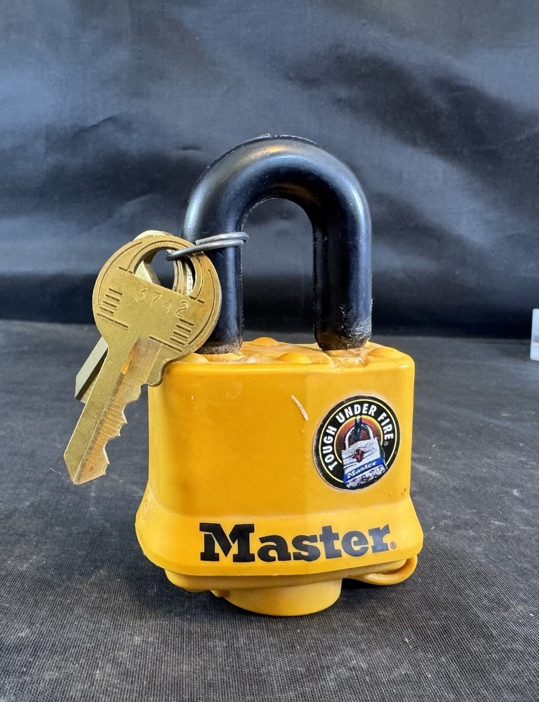 Master Padlock Water Resistant Tough Under Fire with 2 Keys