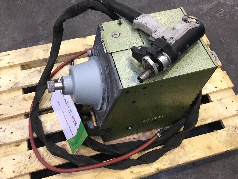 TUCKER BOLT FEEDER // BV 22