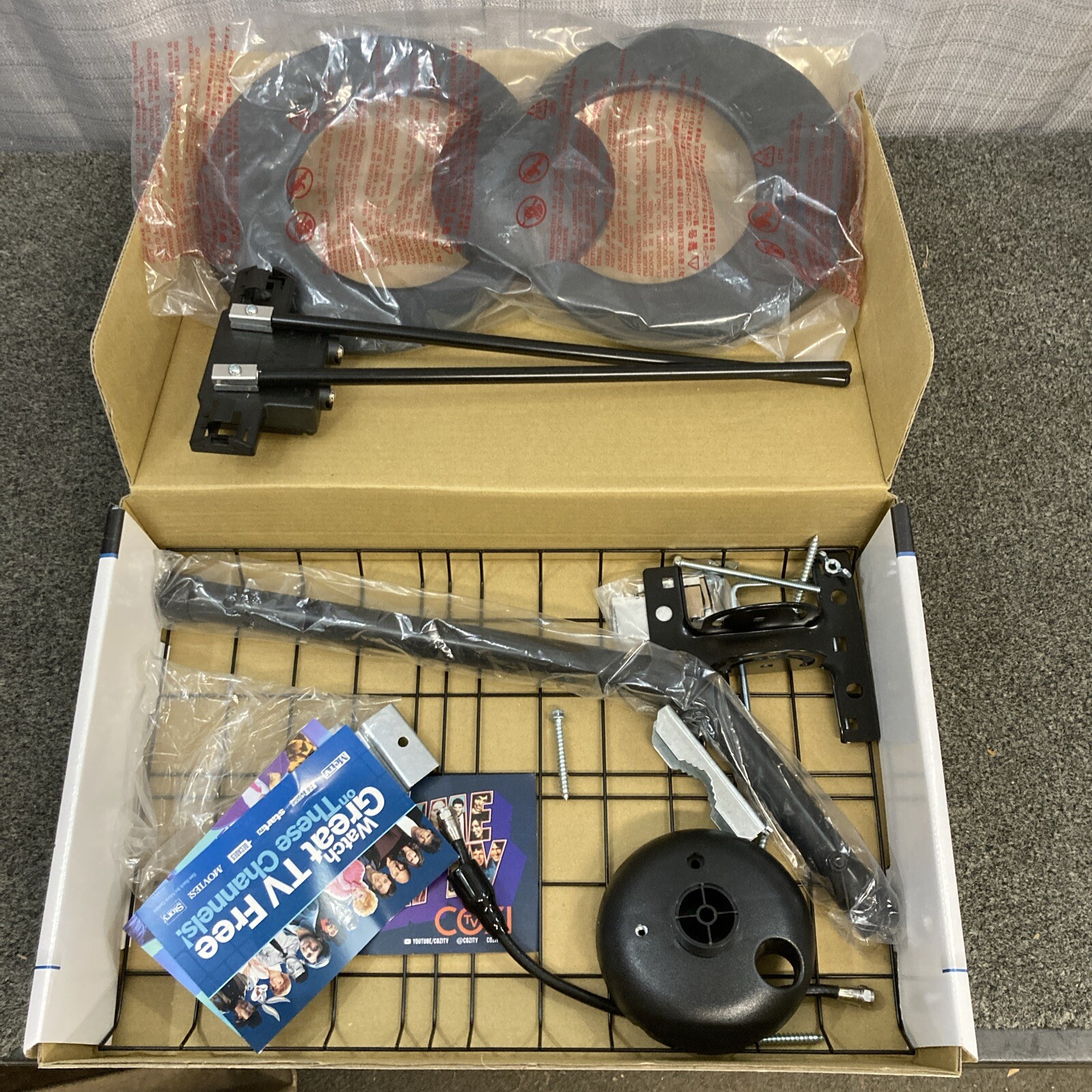 Antenna Direct CLEARSTREAM 2V HDTV Antenna with Mount C2V-J3