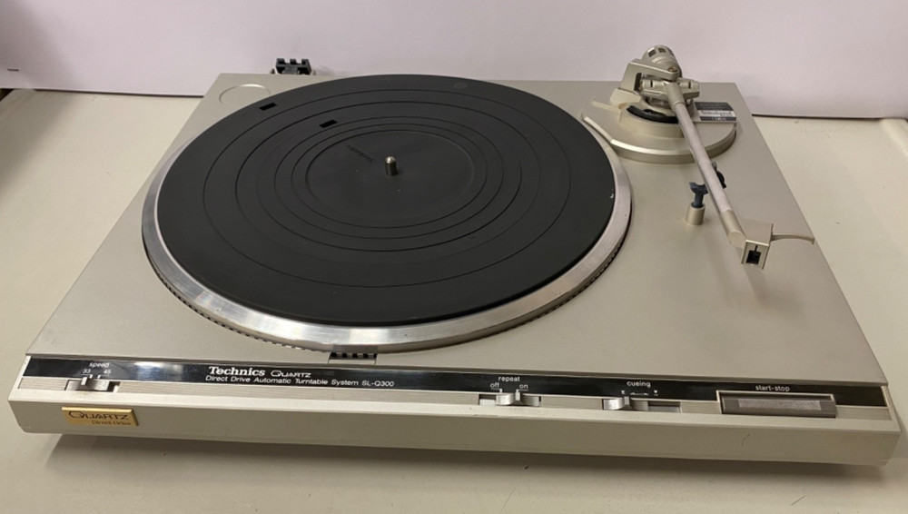 Technics SL-Q300 Quartz Direct Drive Automatic Turntable System *PARTIALLY WORKS