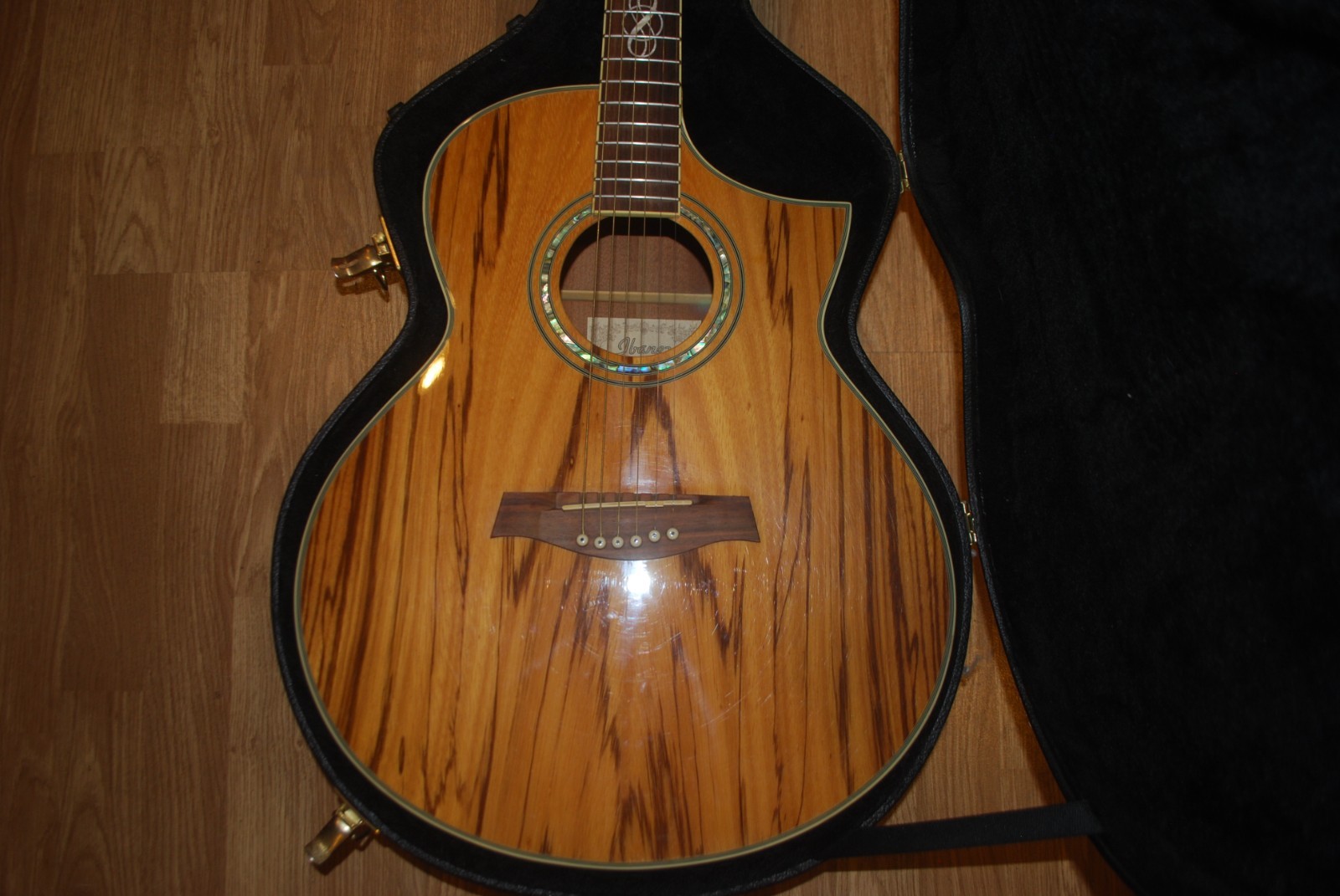 Ibanez - EW20 - ZWENT1201 Electric Acoustic Guitar With Hard Case