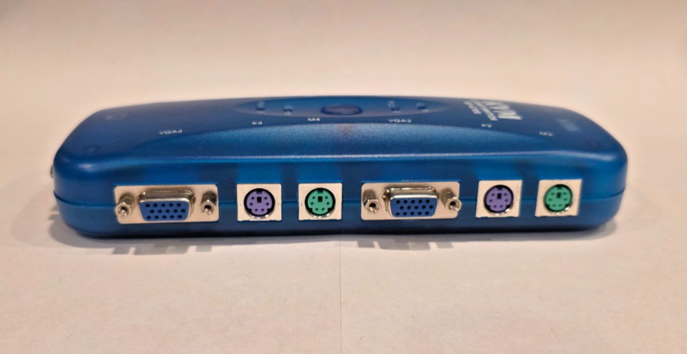 KVM 4 Port Switch mT470S with Power Supply