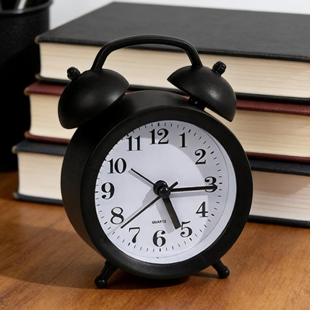 Small Analog Clock Silent Retro Home Decor Machine Battery Operated