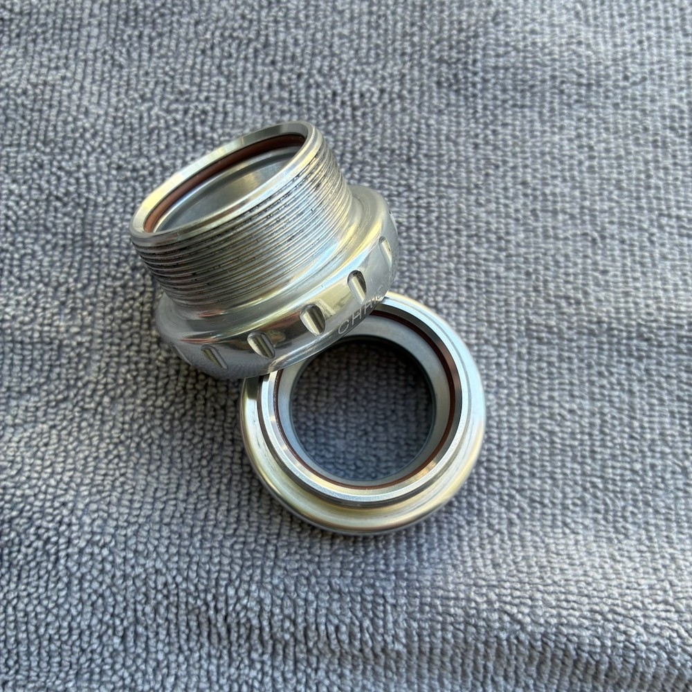 Chris King ThreadFit 24 bottom bracket silver with fit kit