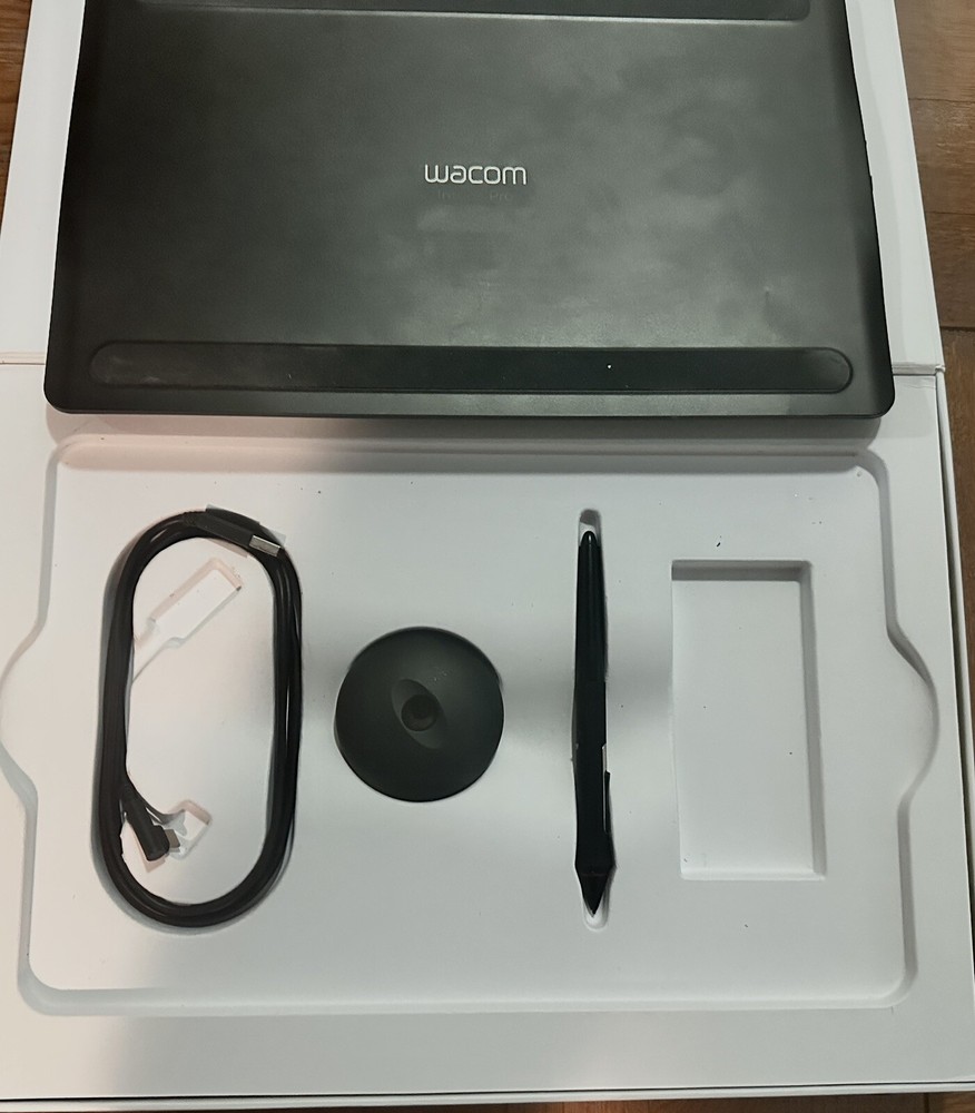 Wacom PTH660 Intuos Pro Graphic Tablet