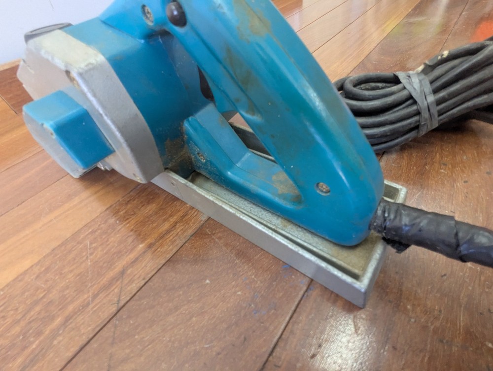 Makita model 1100 handheld power planer