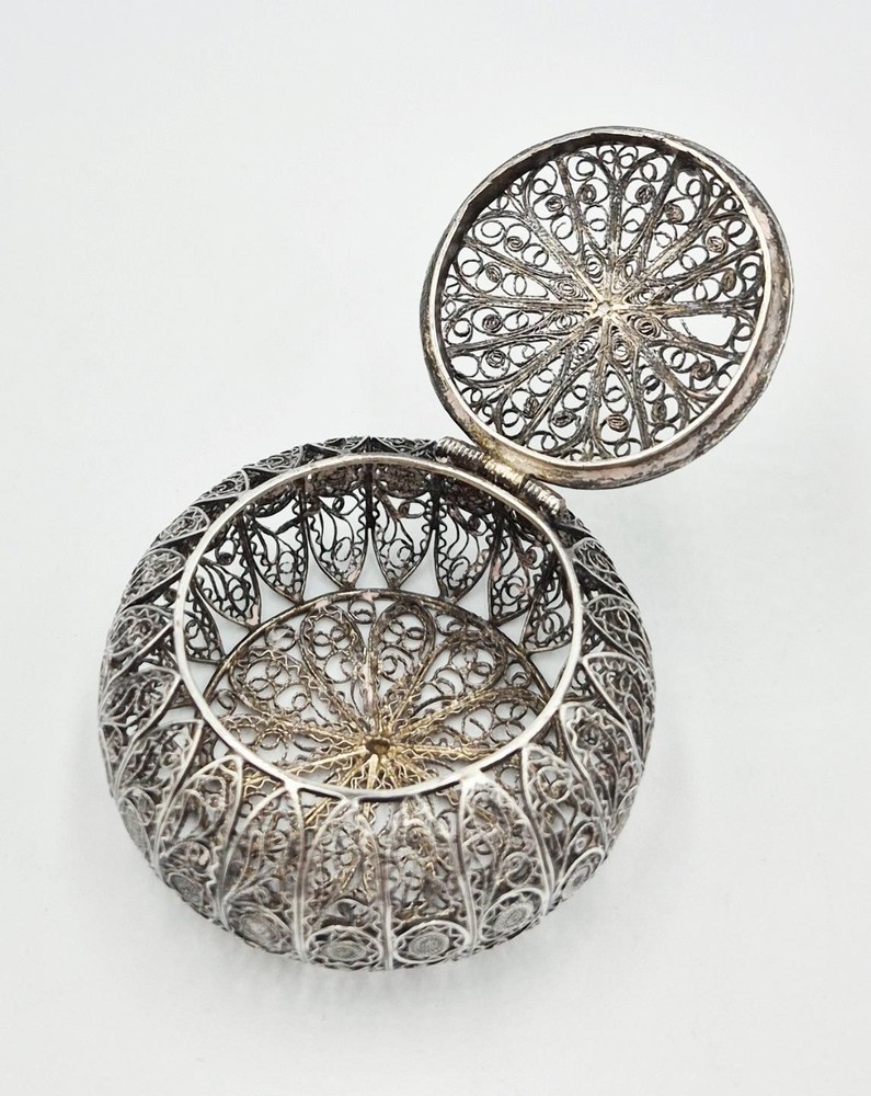 ANTIQUE CONTINENTAL SOLID SILVER FILIGREE TRINKET BOX c1900