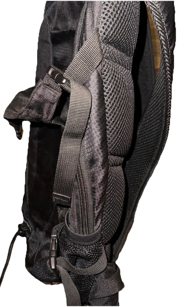 Quest Hydration 2L Daypack Backpack Hiking No Bladder Black Multiple Pockets