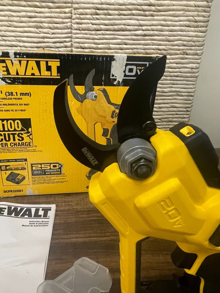 DeWALT 20V MAX Cordless Multi Use Pruner Kit - DCPR320D1 - New Tool Only!