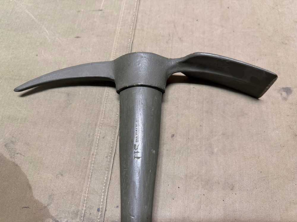 ORIGINAL WWI WWII US ARMY M1910 PICK AXE MATTOCK- "US" stamped, DATED 1944