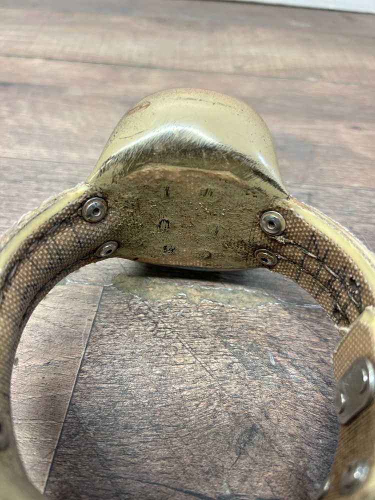 Wildlife tracking collar