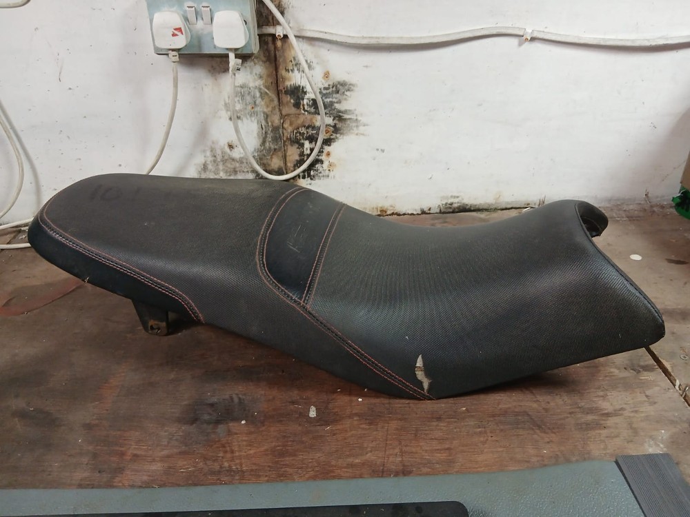 Poor condition - Keeway RKV125 Seat