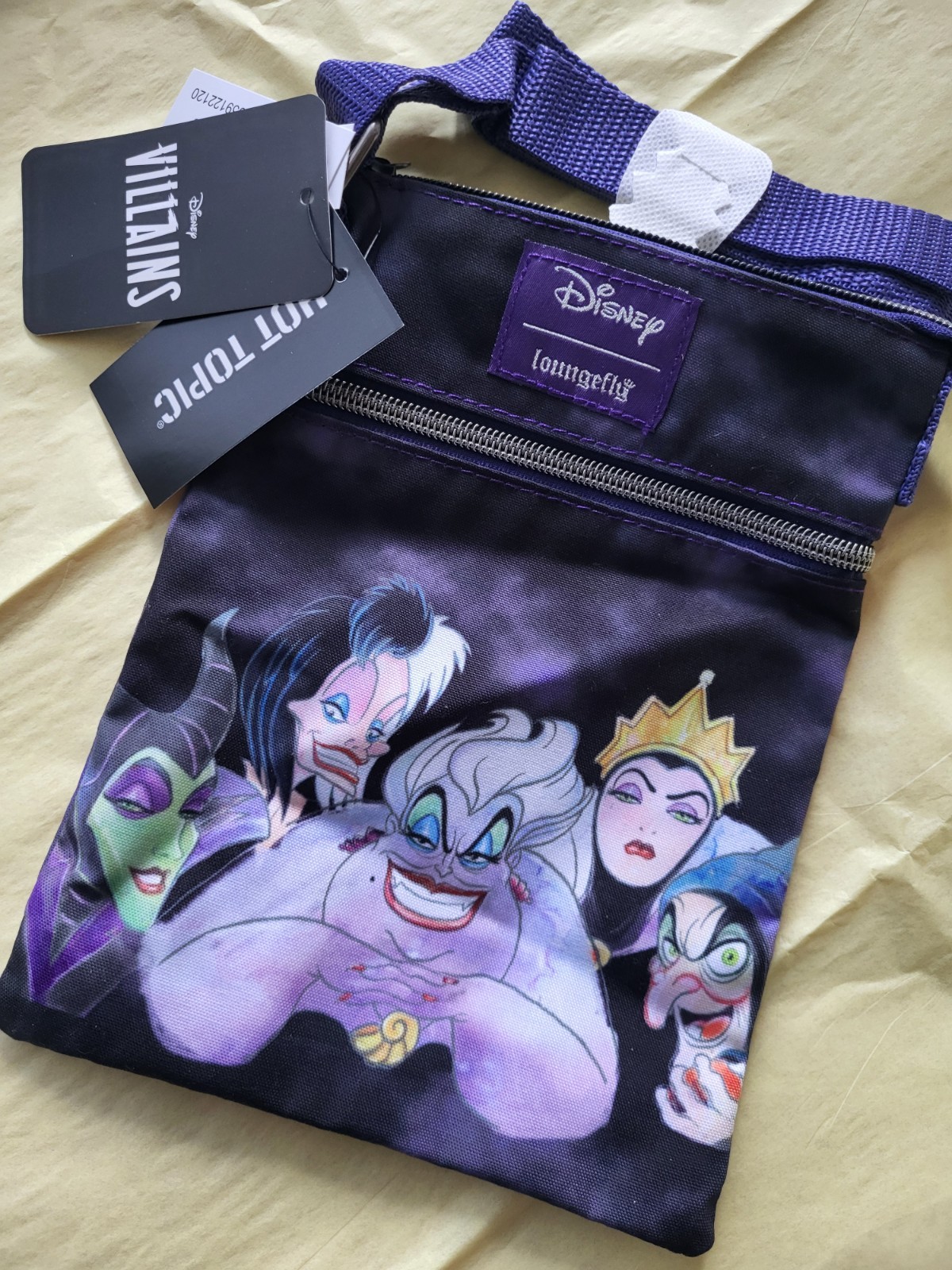 Loungefly Disney The Villains Group Shot Passport Crossbody NEW