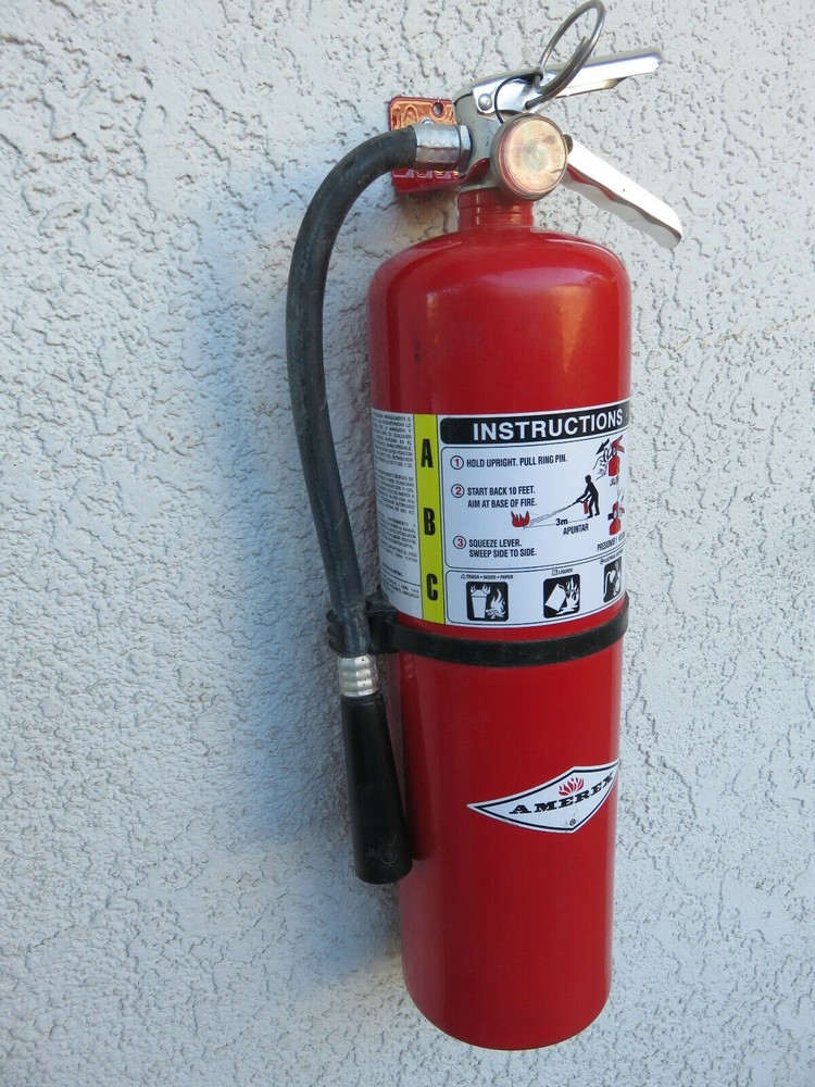 🔥🧯12-FORK STYLE WALL MOUNT 10 lb SIZE FIRE EXTINGUISHER (AMEREX) BRACKET's NEW