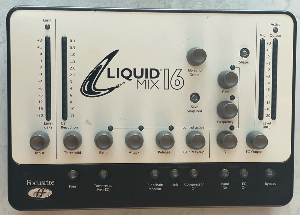 FOCUSRITE LIQUID MIX 16 FIREWIRE MIXER COMPRESSION EQ EMULATION POWERS ON