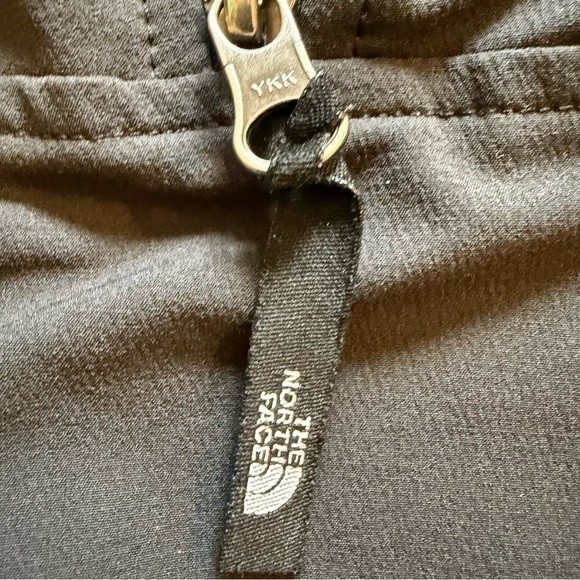 The North Face Quarter Zip Spring Pull Over Jacket Size L