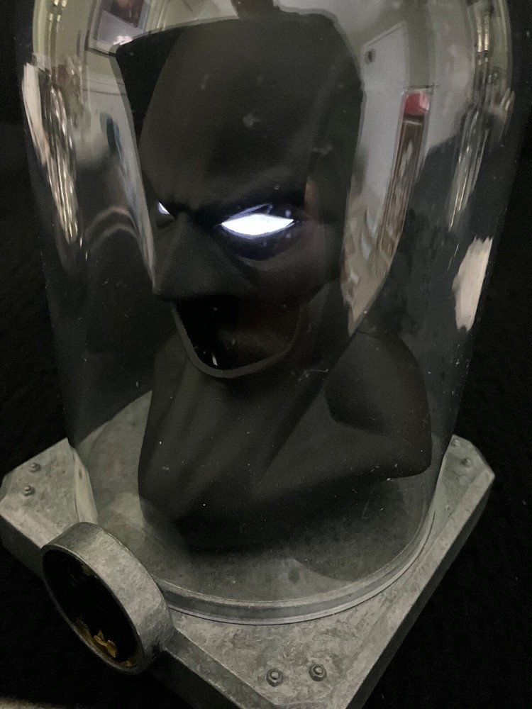 MINI LIGHT EYES BATMAN COWL IN DOME