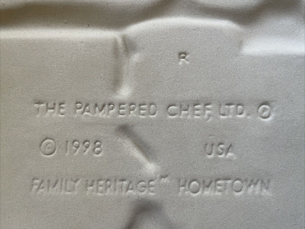 PAMPERED CHEF ONE GINGERBREAD HOME TOWN TRAIN #1806