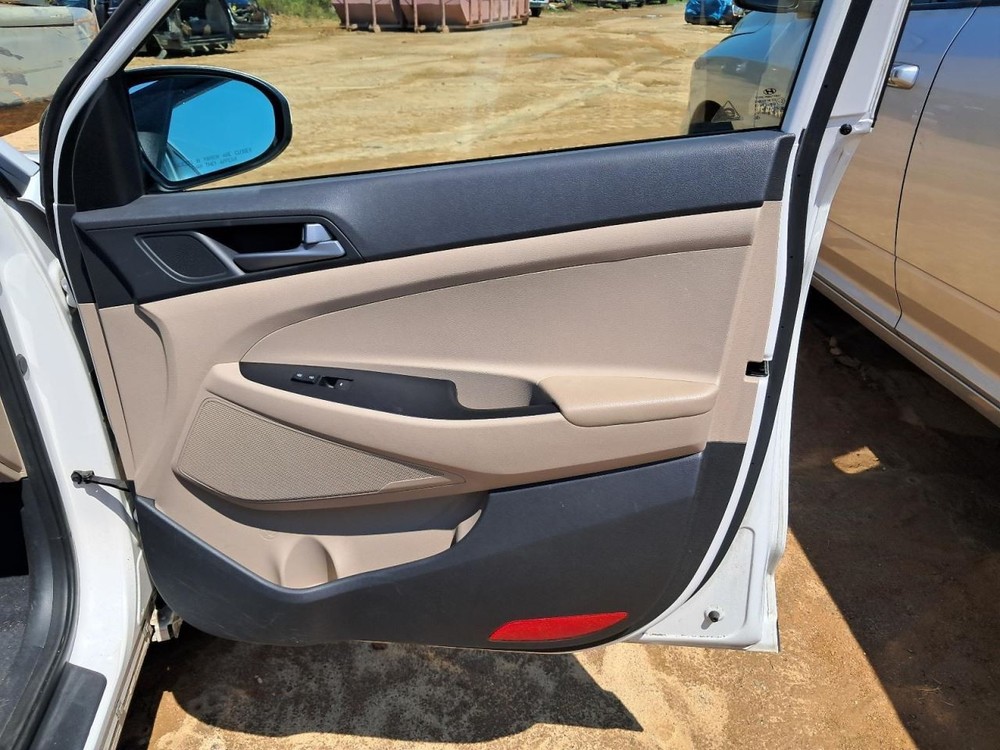 TUCSON 2016 Glove Box 4780226
