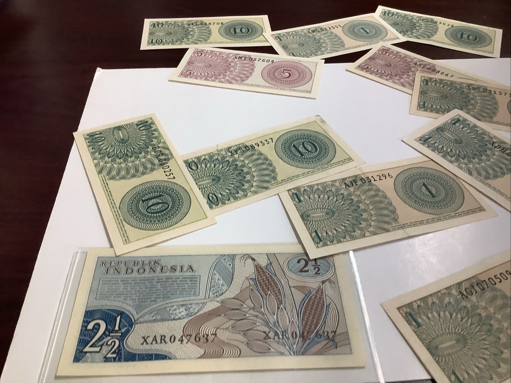 Indonesia Paper Currency Bank Notes