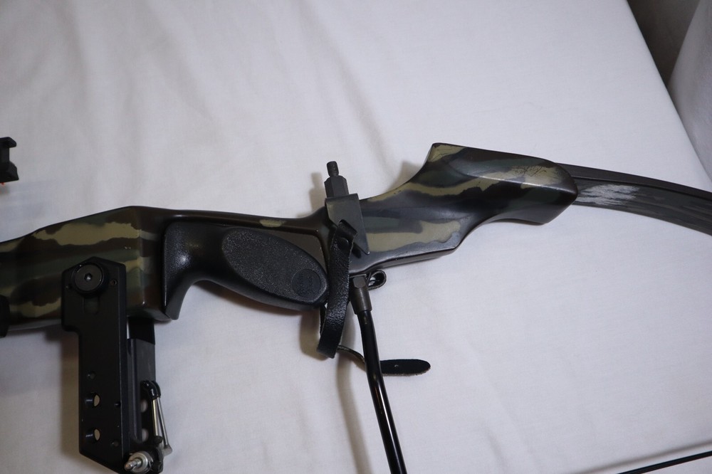 ROBINHOOD PHOENIX COMPOUND BOW (CAMOUFLAGE) ~