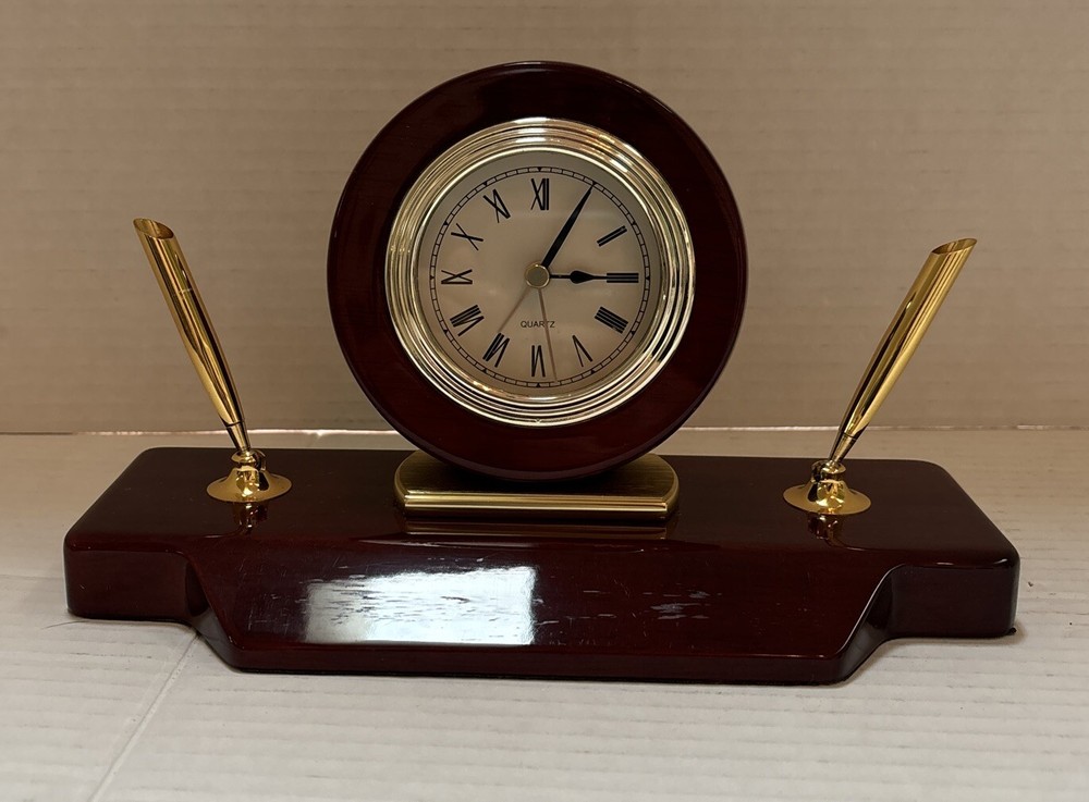 Desktop Quartz Clock With Pen Holders Tabletop Decoration