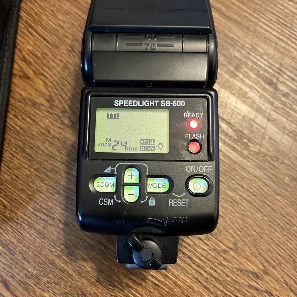 NIKON SPEEDLIGHT SB-600 FLASH
