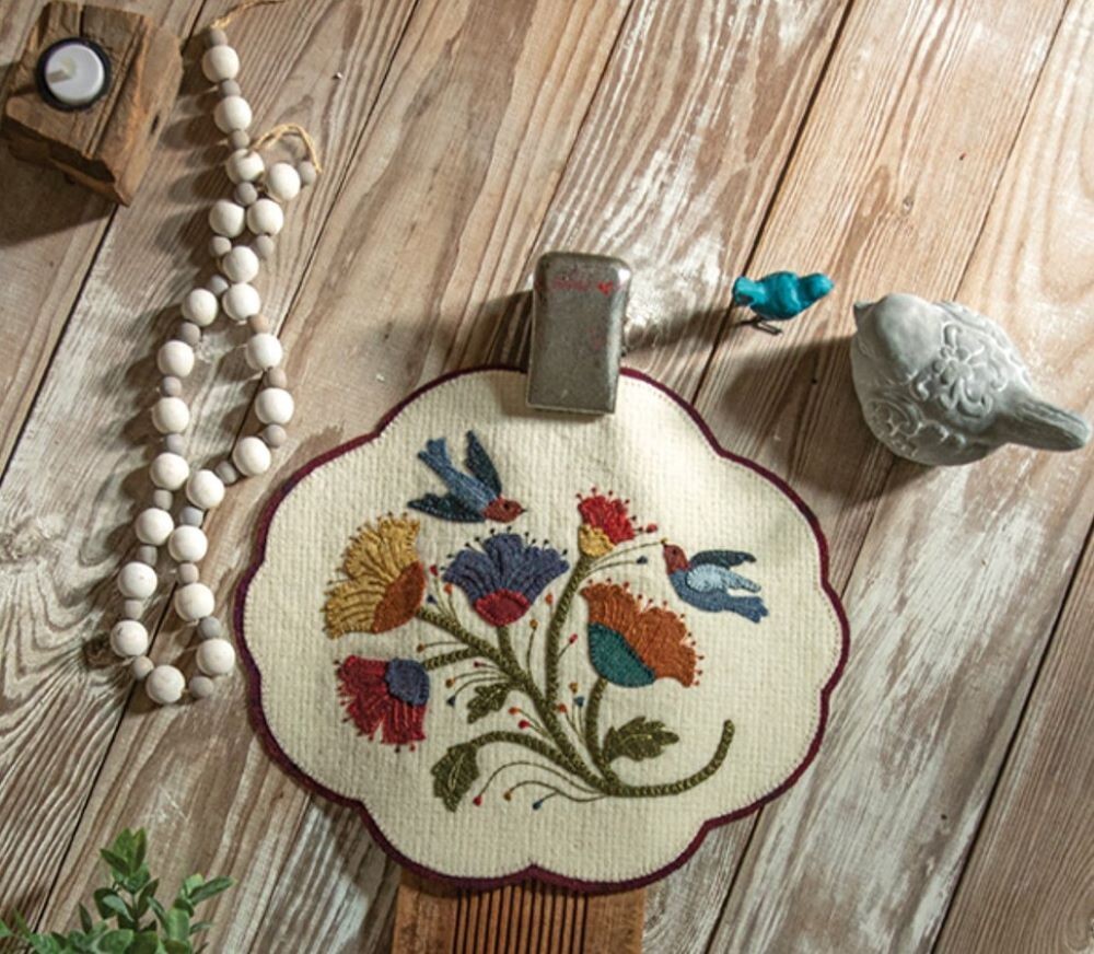 {PRIMITIVE QUILTS & PROJECTS MAGAZINE} ~ "SPRING 2022" (4 issues pls. contact)