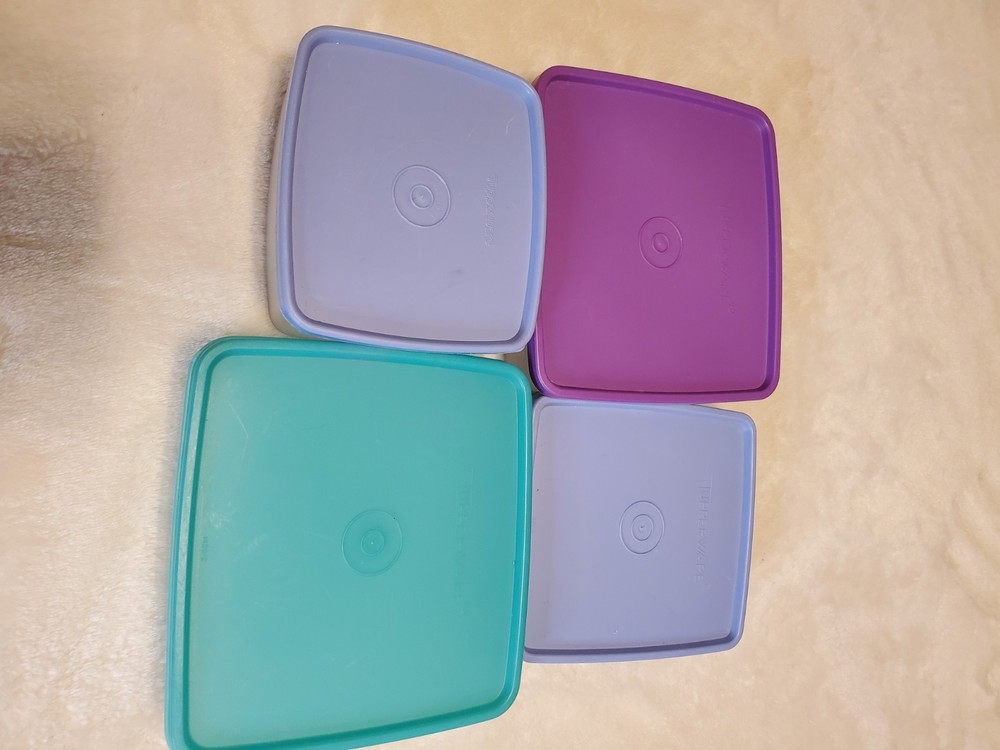 Tupperware Sandwich Keeper Set Of 4