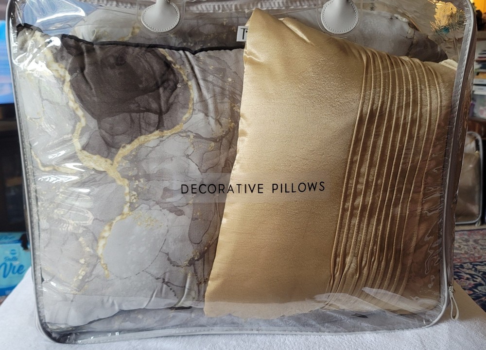 Thalia Sodi King Size Comforter Set
