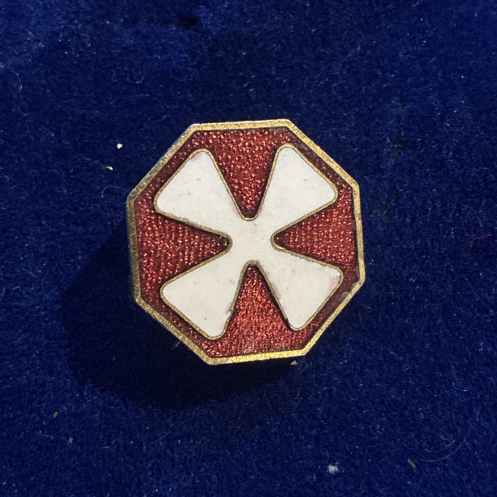 8th army division Pin Back No mark enameled ww2 pinback