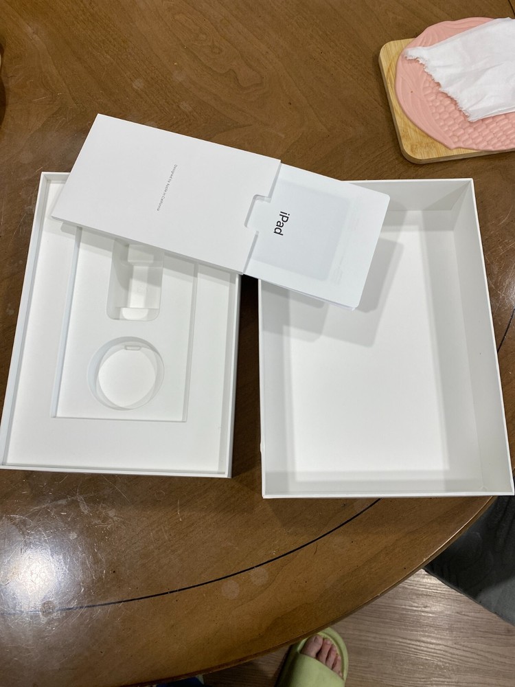 Apple iPad 9th Generation Wi-Fi + Cellular 64GB Silver EMPTY BOX