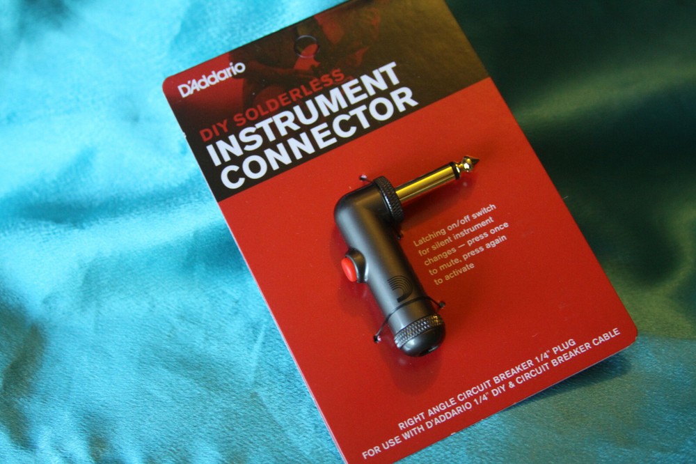 D'Addario Solderless Circuit Breaker Angle Cable End, Latching Switch,PW-AGRAP-2