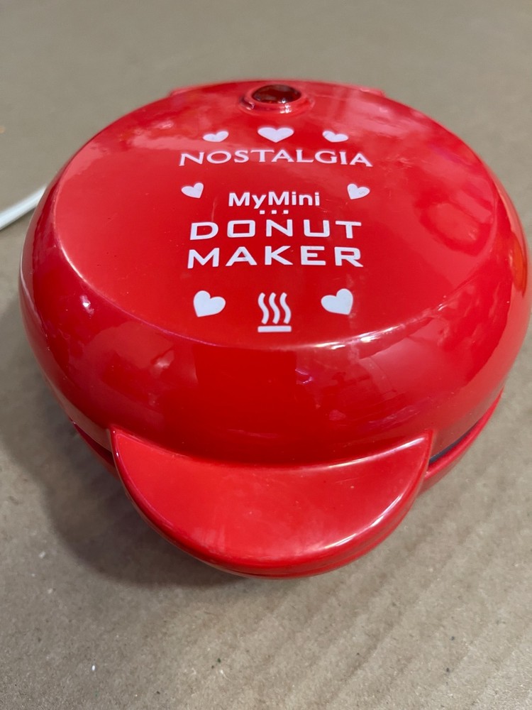 NOSTALGIA My Mini Orbital Donut Maker Red