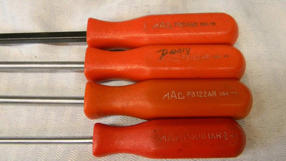 MAC TOOLS 4PC RED HARD HANDLE LONG MIXED SCREWDRIVER SET 8", 12", 18", 24"