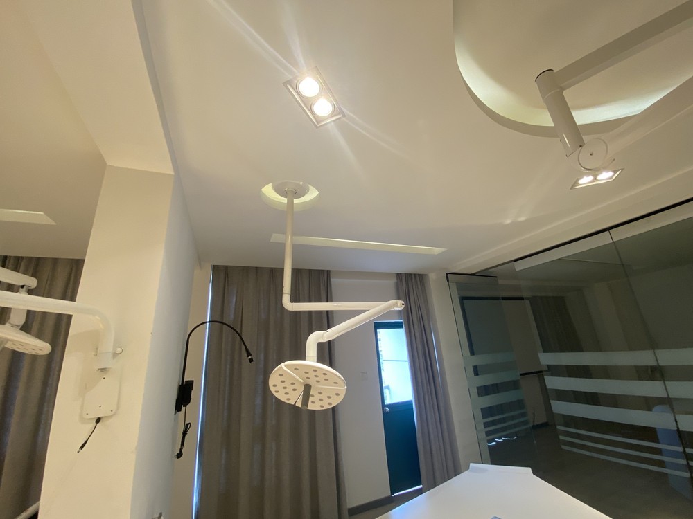 KWS Dental LED Shadowless Ceiling Mounted Operating Examination Lamp KD-2018D-1
