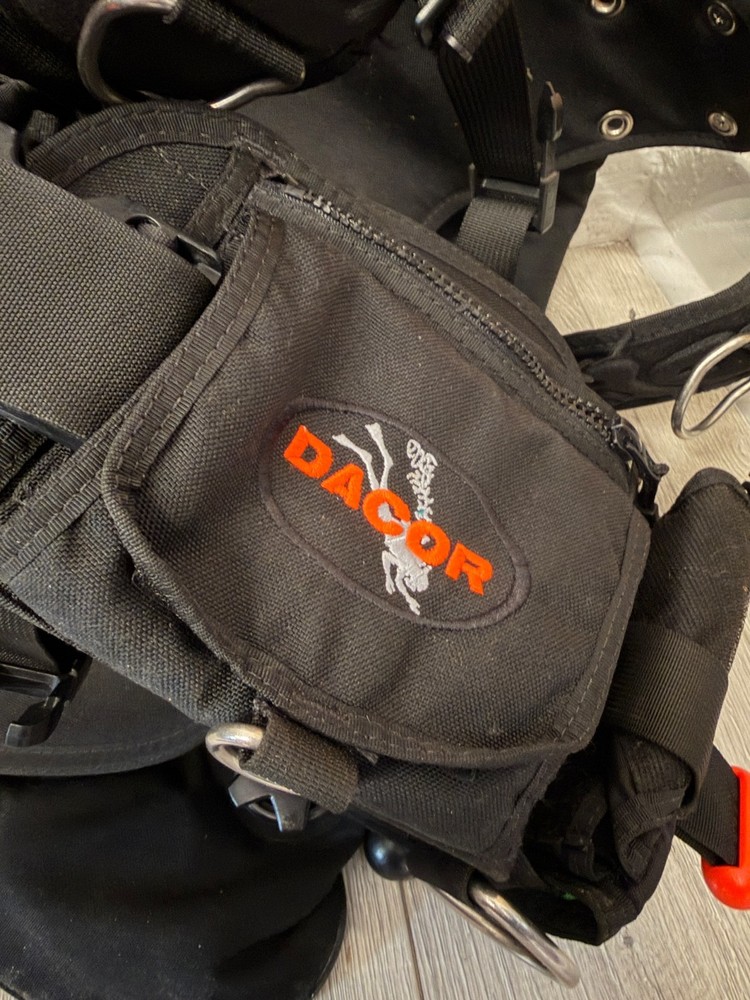 Dacor the Rig 2 BCD scuba diving size small fits medium too