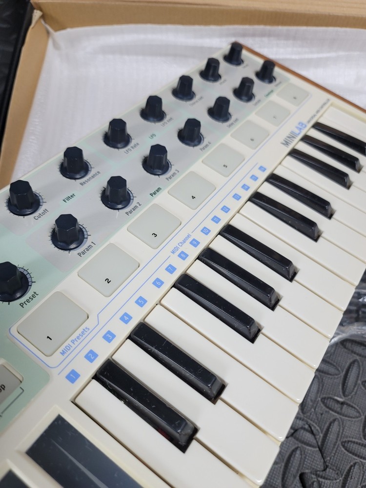 Arturia MINILAB Universal MIDI Controller Keyboard
