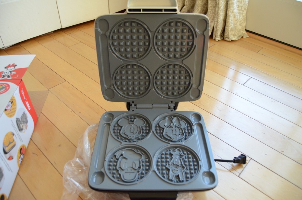 Dash Mickey & Friends Waffle Maker 4 Mini Waffles No-Drip Nonstick Ceramic set