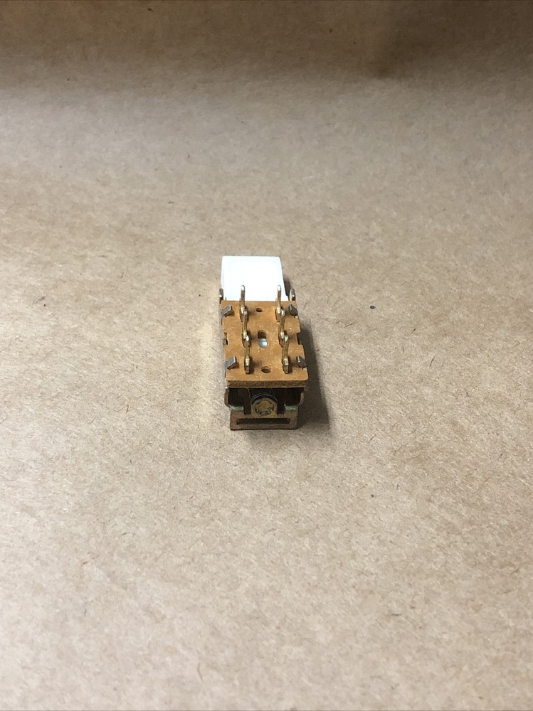 SWITCHCRAFT PART# 75067A39B