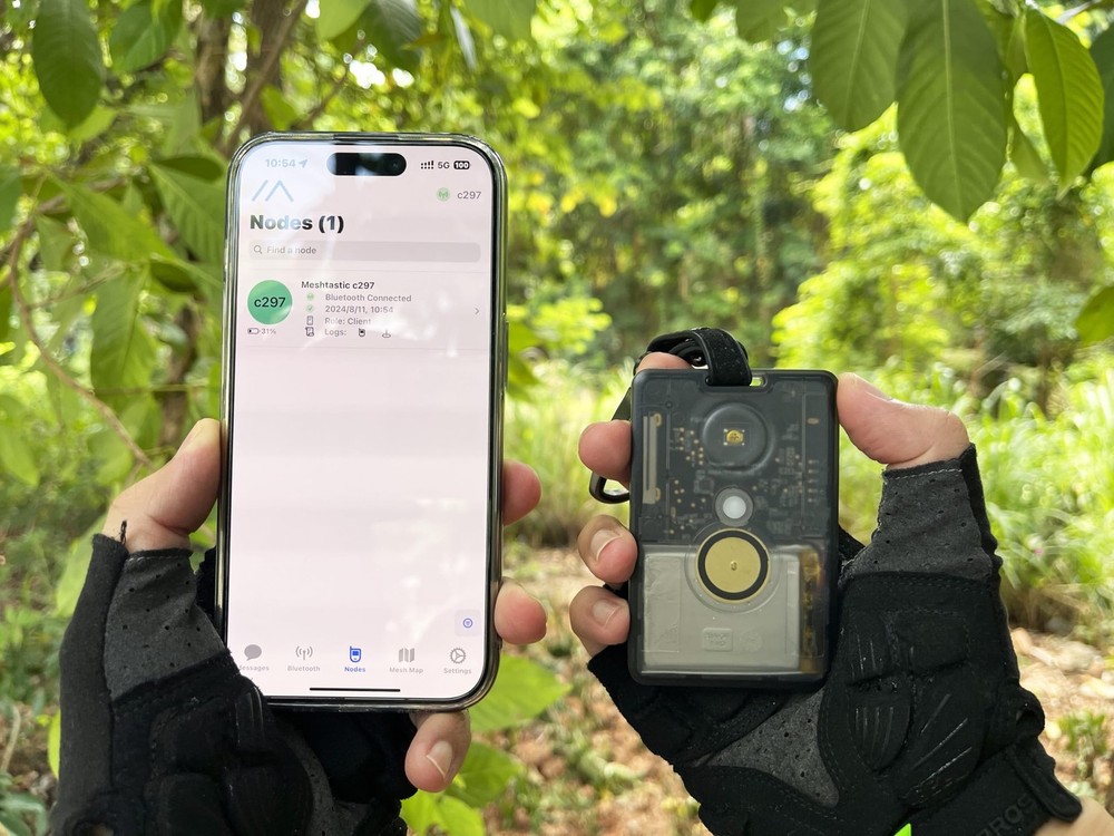 Meshtastic SenseCAP Card Tracker T1000-E - GPS Tracker for IoT Connectivity